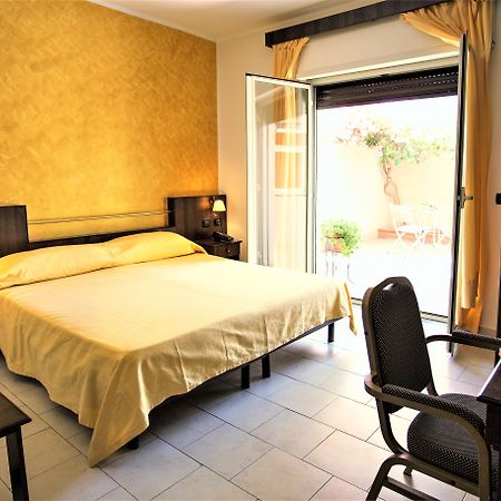 Hotel Marabel Sant'Alessio Siculo Ngoại thất bức ảnh