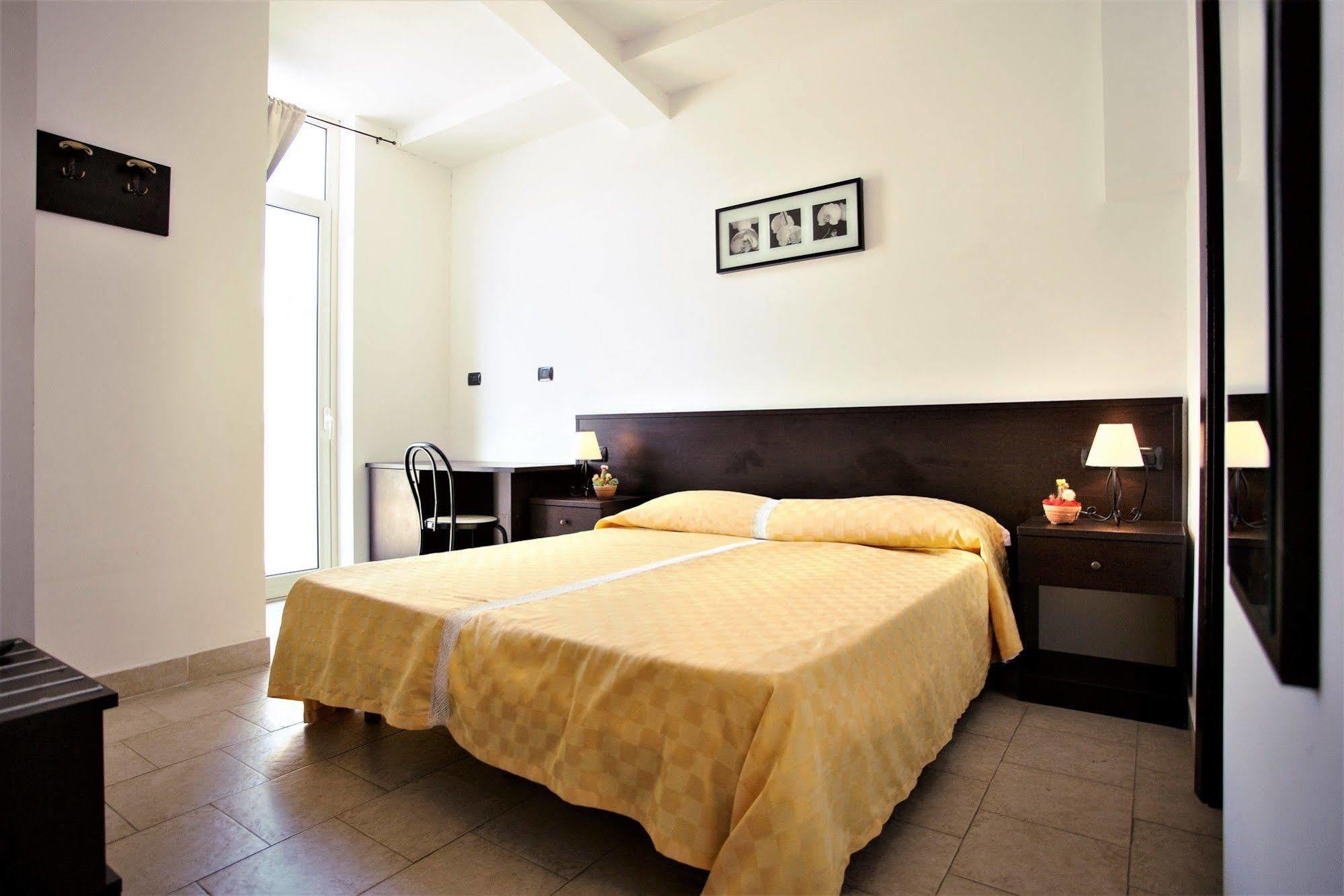 Hotel Marabel Sant'Alessio Siculo Ngoại thất bức ảnh